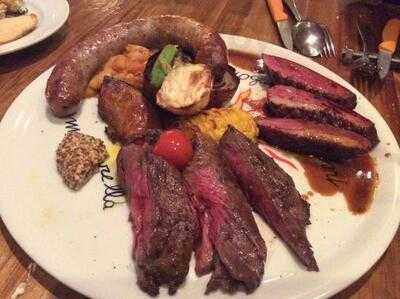 トラットリア ドゥエ コローリ