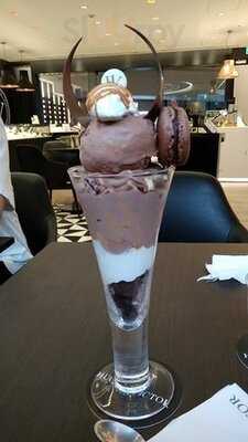 ユーゴ&ヴィクトール 表参道ヒルズ店