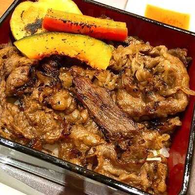 和牛一頭焼肉 手打冷麺 翔山亭 神保町店