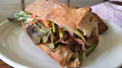 Boulangerie Et Cafe Main Mano