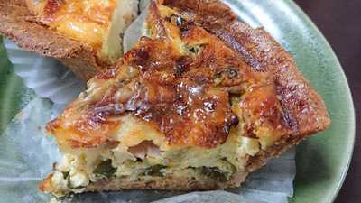 Boulangerie Et Cafe Main Mano