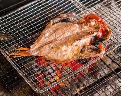 渋谷東急本店前のひもの屋