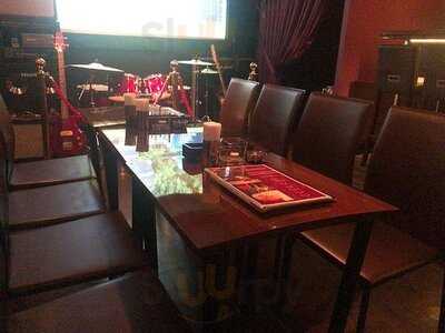 Live & Dining Bar Woodstock