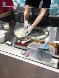 ロール アイスクリーム ファクトリー 原宿 表参道本店