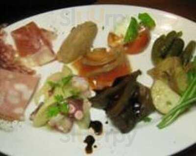 アジアン屋台バル クアトロ