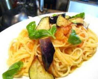 アジアン屋台バル クアトロ