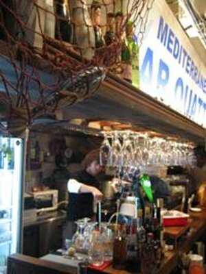 アジアン屋台バル クアトロ