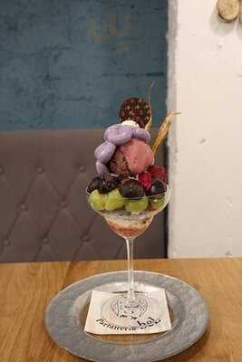 夜パフェ専門店 Parfaiteria Bel