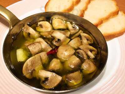 鉄板bistro Jeujeu 神田