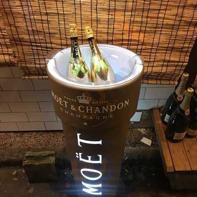 泡包シャンパンマニア 代々木店