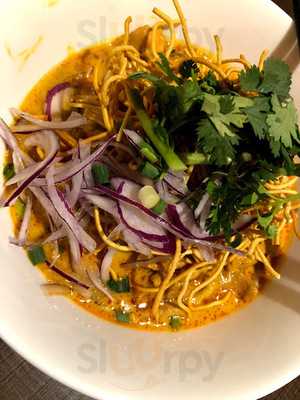 ヤムヤムアイサム 神保町