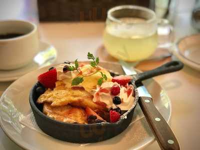 Attic Room 靖國外苑