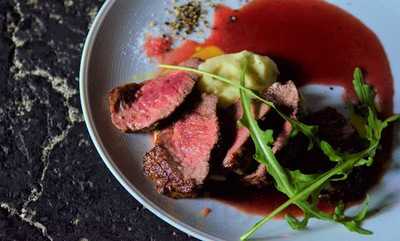 Attic Room 靖國外苑