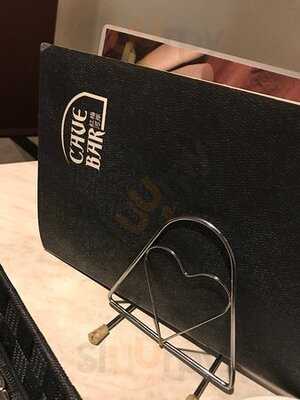 Cave Bar 紅梅河岸