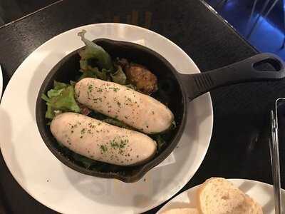 Cave Bar 紅梅河岸