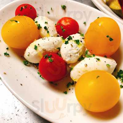 カフェ × 肉バル Chill