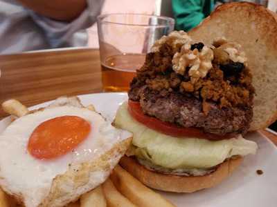 ヘンリーズ バーガー 秋葉原店