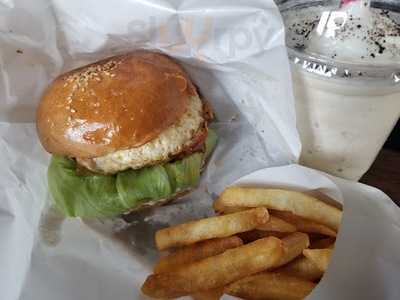 ヘンリーズ バーガー 秋葉原店