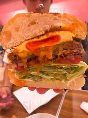 ヘンリーズ バーガー 秋葉原店