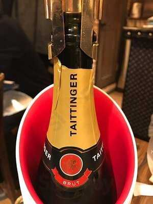 ピッツェリア＆バー ラドンナ