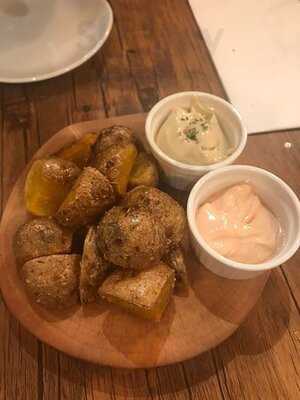 ピッツェリア＆バー ラドンナ