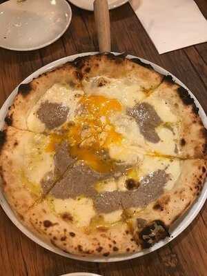 ピッツェリア＆バー ラドンナ