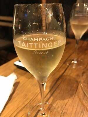 ピッツェリア＆バー ラドンナ