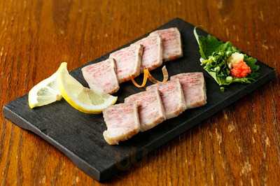 大衆和牛酒場 コンロ家 霜降り和牛鍋と神戸牛ホルモン鉄板焼 神田店