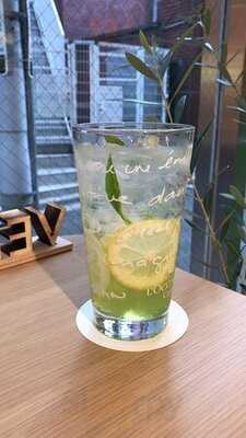 ロクシタン 表参道店 ヴォヤージュ センソリアル ヴァーベナカフェ