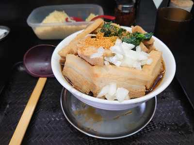 なぜ蕎麦にラー油を入れるのか。秋葉原店