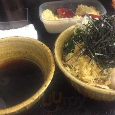 なぜ蕎麦にラー油を入れるのか。秋葉原店