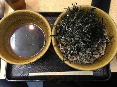 なぜ蕎麦にラー油を入れるのか。秋葉原店