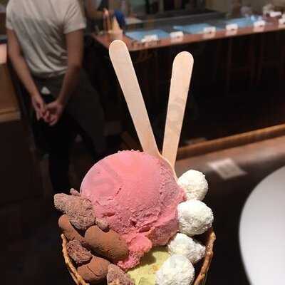 ウェルフードマーケット＆カフェ Imperfect 表参道