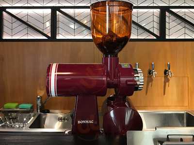 フランクス バーバー&ビアクラブ 日比谷店