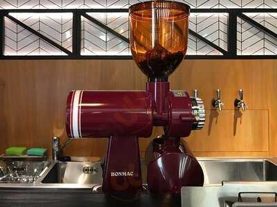 フランクス バーバー&ビアクラブ 日比谷店