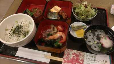 ロビーラウンジ