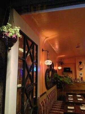 トゥーラ ダイニングバー