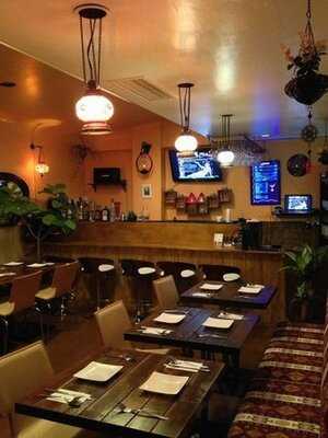 トゥーラ ダイニングバー