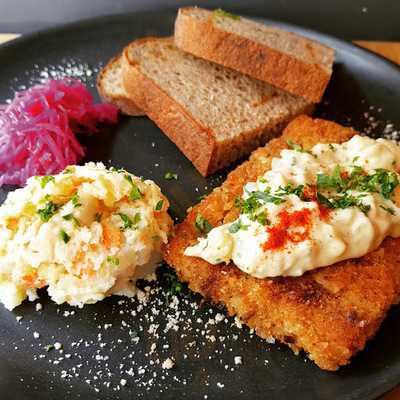 ビストロ カフェ ア ターブル