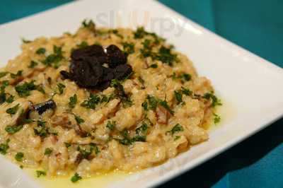 牡蠣＆肉バル 北の国バル 神保町店