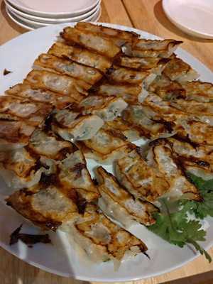 神戸餃子 樂 神田店