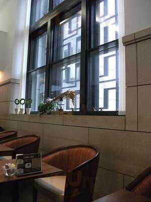 ディー エル カフェ 皇居前店