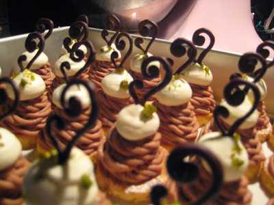 Ｄｉｎｉｎｇ ｃａｆｅ ｔｈｅａｔｅｒ