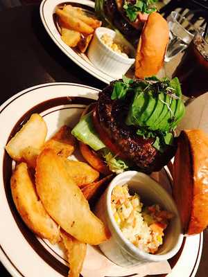 Ｄｉｎｉｎｇ ｃａｆｅ ｔｈｅａｔｅｒ