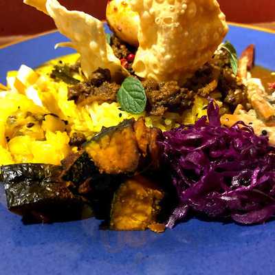 カレーショップ初恋＆スパイスバル キメラ