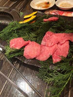 焼肉・しゃぶしゃぶ　肉の鶴々亭