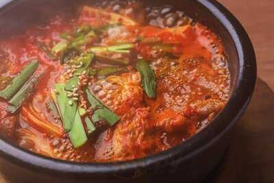 焼肉・しゃぶしゃぶ　肉の鶴々亭