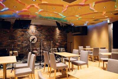 Dining & Music Bar 音stage