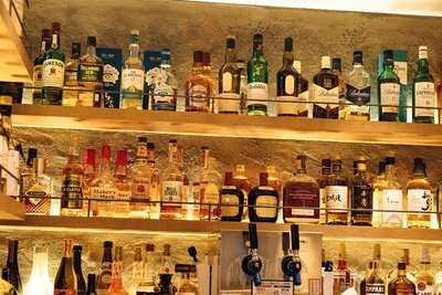 Dining & Music Bar 音stage