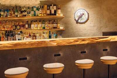 Dining & Music Bar 音stage